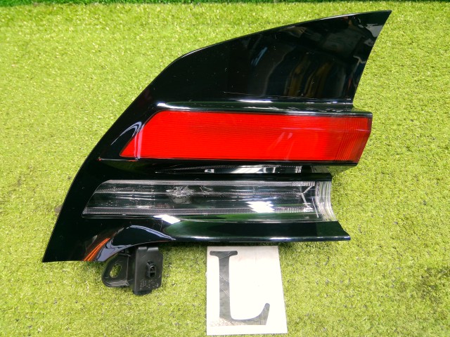 【中古】中古部品 プリウス MXWH60 左テールランプ 【3330200100-252107000015600】