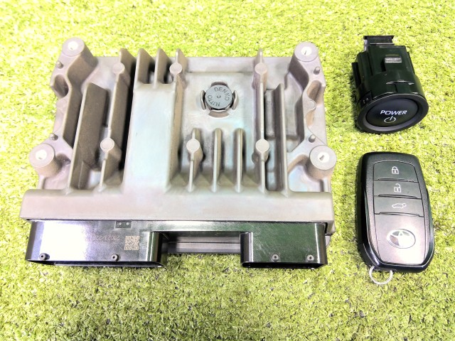 【中古】中古部品 プリウス MXWH60 ｴﾝｼﾞﾝｺﾝﾋﾟｭｰﾀｰ 【3330200100-252107000063100】
