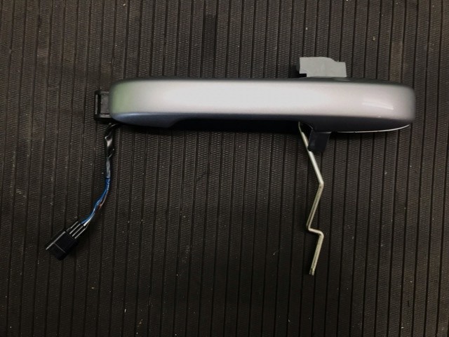 【中古】中古部品 フィット GR3 ｱｳﾀｰﾊﾝﾄﾞﾙ 【3330530100-000005489317251】