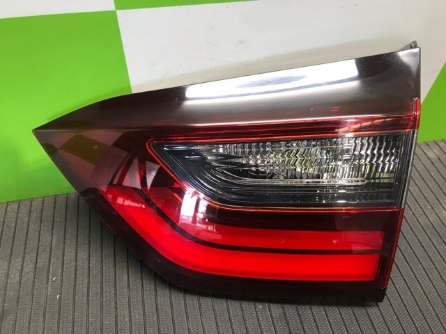 【中古】中古部品 フィット GR3 右ﾌｨﾆｯｼｬｰﾊﾟﾈﾙ 【3330530100-000005489315210】