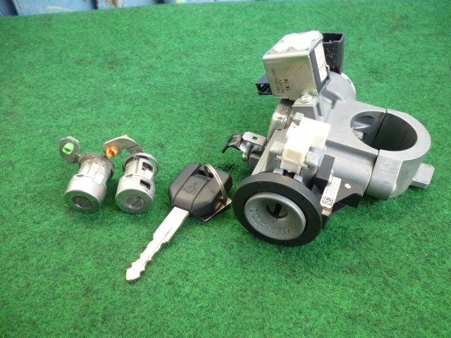 【中古】中古部品 キャンター FEB50 ｲｸﾞﾆｯｼｮﾝｽｲｯﾁ・ｷｰｼﾘﾝﾀﾞｰ 【3540020100-000007030468650】 19,048円