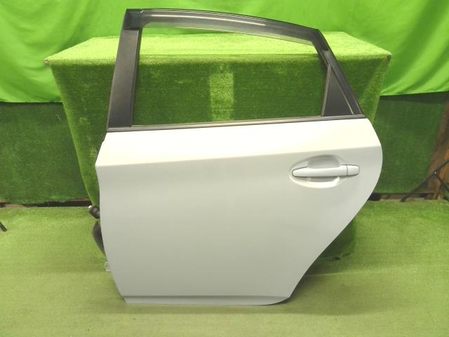 【中古】中古部品 プリウス ZVW30 左ﾘｱﾄﾞｱ 【3310200100-000022465813400】