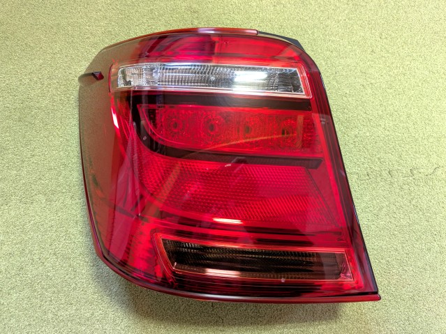 【中古】中古部品 カローラアクシオ NRE160 左ﾃｰﾙﾗﾝﾌﾟ 【3330450100-251227000115600】