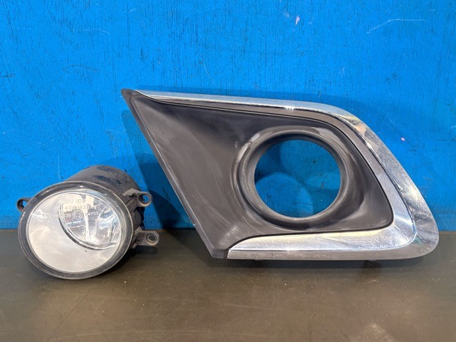 【中古】中古部品 ソリオ MA36S 左ﾌｫｸﾞﾗﾝﾌﾟ 【3330530100-000005490710950】