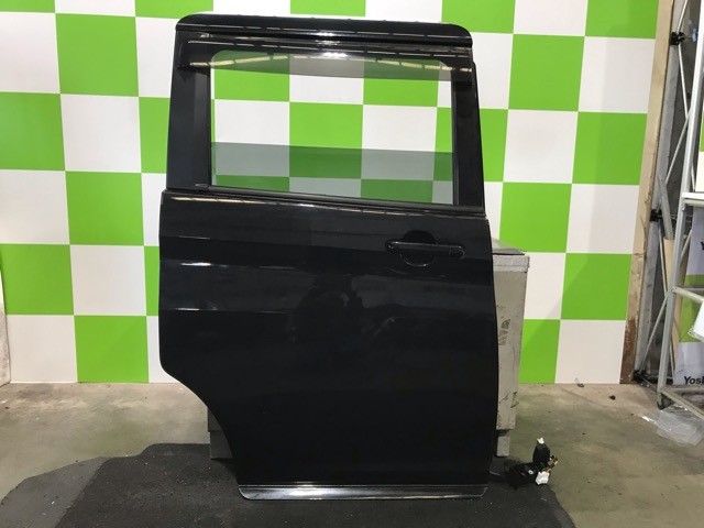 【中古】中古部品 ソリオ MA36S 右ﾘｱﾄﾞｱ 【3330530100-000005490713300】