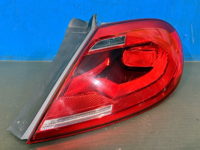 【中古】中古部品 VW ザ・ビートル 16CBZK 右ﾃｰﾙﾗﾝﾌﾟ 【3330530100-000005492115500】