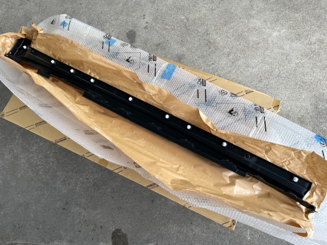 【中古】中古部品 ハリアー AXUP85 左ｻｲﾄﾞｽﾃｯﾌﾟ 【3330650100-000253019613800】
