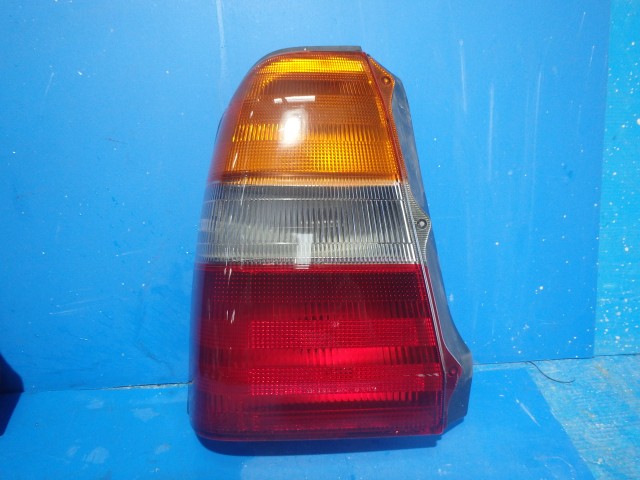 【中古】中古部品 コンフォート YXS11 左テールランプ 【3331010800-000023780515600】