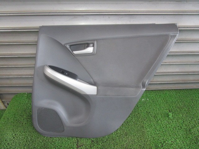 【中古】中古部品 プリウス ZVW30 右ﾘｱﾄﾞｱﾄﾘﾑ 【3330540100-251106000113350】