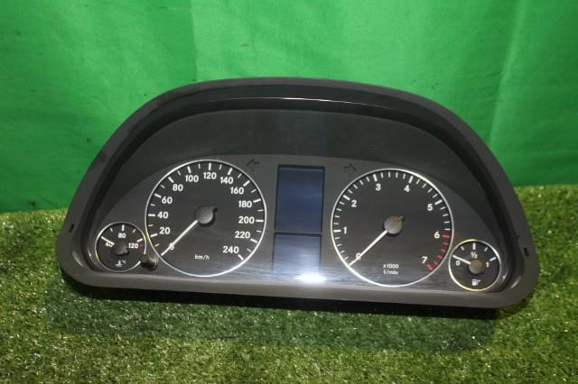 【中古】中古部品 ベンツ Aクラス 169032 ｽﾋﾟｰﾄﾞﾒｰﾀｰ 【3330950100-000056181361400】