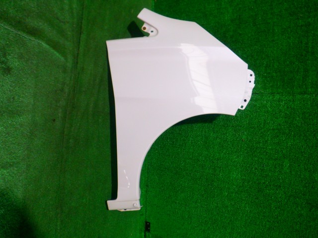 【中古】中古部品 デイズ B21W 右ﾌﾛﾝﾄﾌｪﾝﾀﾞｰ 【3340140100-000025314210600】
