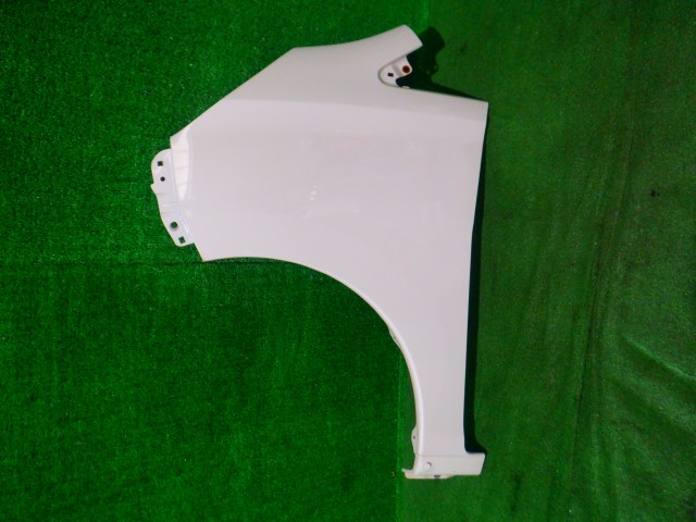 【中古】中古部品 デイズ B21W 左ﾌﾛﾝﾄﾌｪﾝﾀﾞｰ 【3340140100-000025314210700】