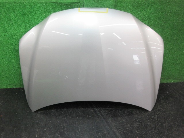【中古】中古部品 レクサス CT ZWA10 ﾎﾞﾝﾈｯﾄﾌｰﾄﾞ 【3380010000-260105500110500】｜e-cleマート