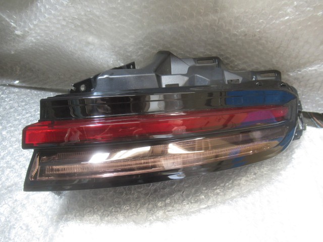 【中古】中古部品 クラウン AZSH35 右ﾃｰﾙﾗﾝﾌﾟ 【3500220000-251211500615500】