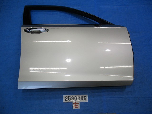 【中古】中古部品 クラウン AWS210 右ﾌﾛﾝﾄﾄﾞｱ 【3310040100-000253028613100】