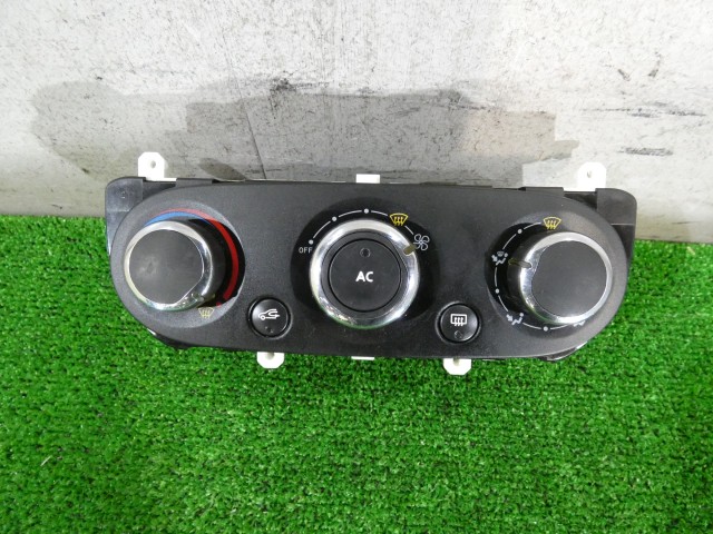 【中古】中古部品 ルノー ルーテシア RH4B A/Cｽｲｯﾁﾊﾟﾈﾙ 【3260250000-000025189260900】