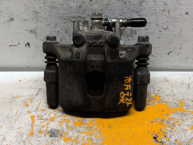 【中古】中古部品 ミニキャブ U61T 右ﾌﾛﾝﾄｷｬﾘﾊﾟｰ 【3310160100-000004490544330】