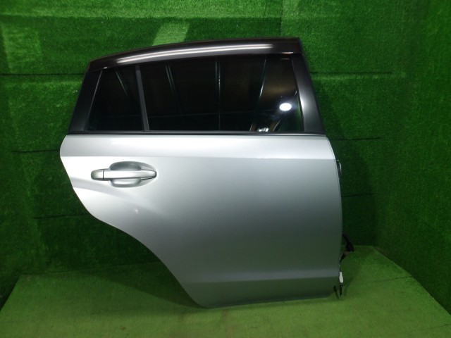 【中古】中古部品 ＸＶ GP7 右ﾘｱﾄﾞｱ 【3330420100-251219000313300】