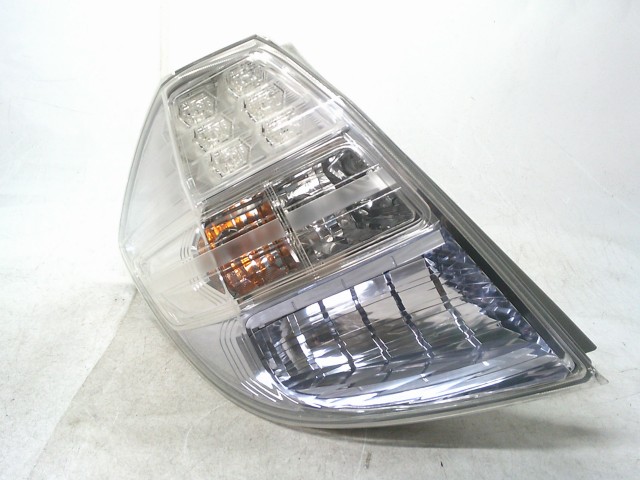 【中古】中古部品 フィット GP1 左ﾃｰﾙﾗﾝﾌﾟ 【3330990500-260107000415600】