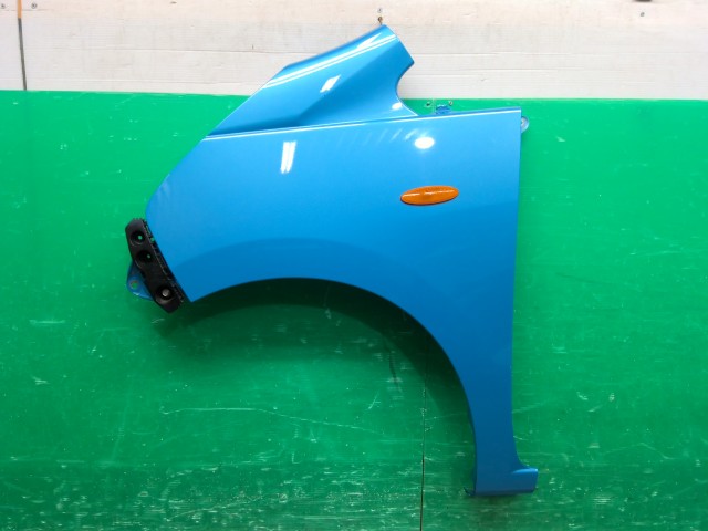 【中古】中古部品 ステラ LA100F 左ﾌﾛﾝﾄﾌｪﾝﾀﾞｰ 【3260310000-260108000310700】