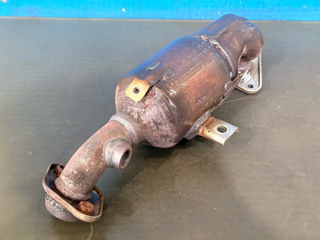【中古】中古部品 スペーシア MK33V 触媒 【3330530100-000005489522400】