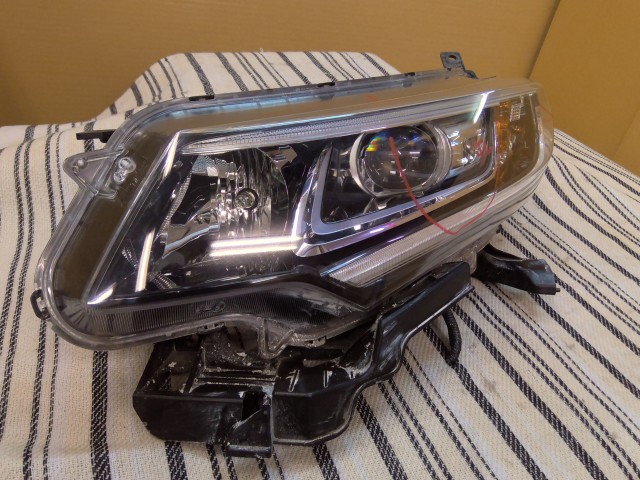 【中古】中古部品 フリード GB7 左ヘッドランプ 【3310540000-000025447010900】