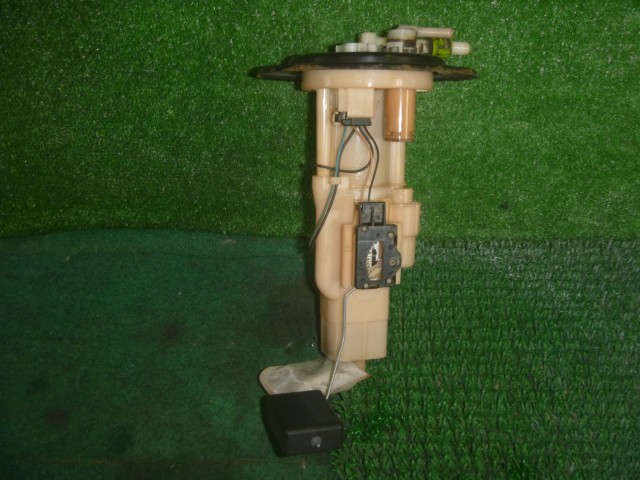 【中古】中古部品 エブリィ DA64V ﾌｭｰｴﾙﾎﾟﾝﾌﾟ 【3330370100-000263000120600】