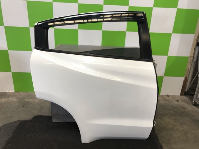 【中古】中古部品 ヴェゼル RU1 右ﾘｱﾄﾞｱ 【3330530100-000005496413300】｜e-cleマート