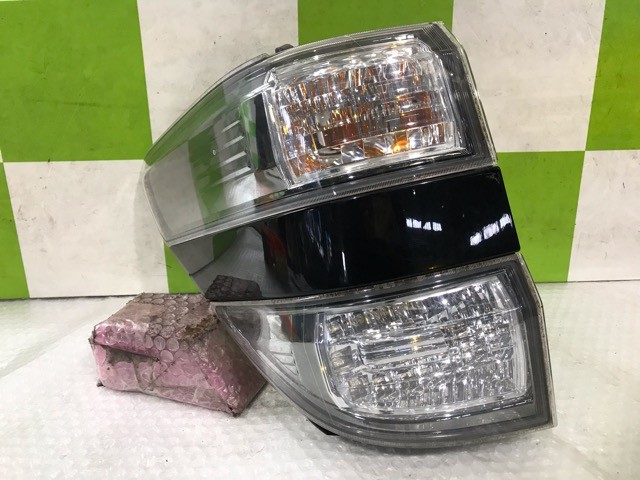 【中古】中古部品 ヴェルファイア ANH20W 左ﾃｰﾙﾗﾝﾌﾟ 【3330530100-000005490215600】