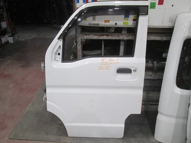 【中古】中古部品 エブリィ DA17V 左ﾌﾛﾝﾄﾄﾞｱ 【3310160100-000004494013200】