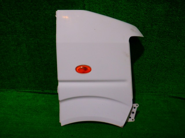 【中古】中古部品 エブリィ DA64V 右ﾌﾛﾝﾄﾌｪﾝﾀﾞｰ 【3340140100-000025318110600】