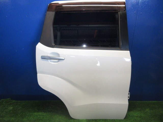 【中古】中古部品 ムーヴ LA150S 右ﾘｱﾄﾞｱ 【3310270100-000015181113300】