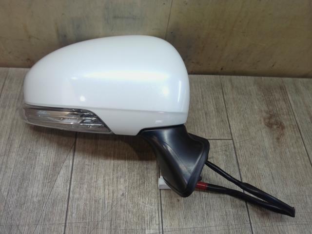 【中古】中古部品 プリウス ZVW30 右サイドミラー 【3310390100-260106000513500】