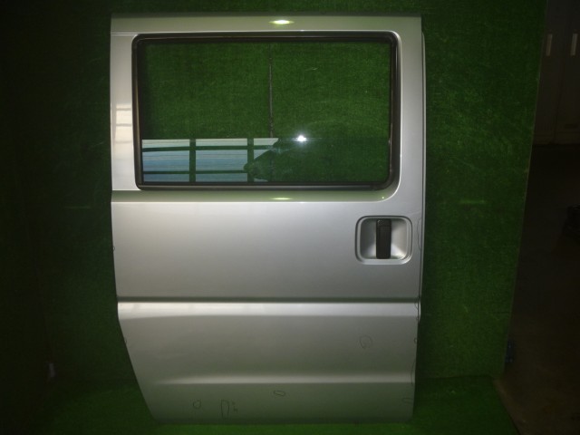 【中古】中古部品 ミニキャブ U62V 右ﾘｱﾄﾞｱ 【3330370100-000263000313300】