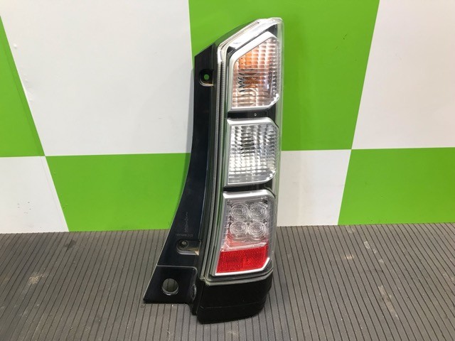 【中古】中古部品 Ｎ－ＢＯＸ JF1 右ﾃｰﾙﾗﾝﾌﾟ 【3330530100-000005494215500】