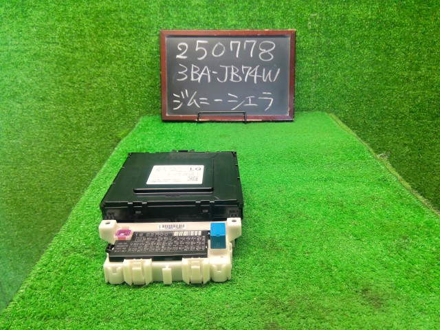 【中古】中古部品 ジムニーシエラ JB74W ﾋｭｰｽﾞﾎﾞｯｸｽ 【3330990200-000025077867800】