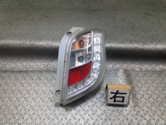 【中古】中古部品 ピクシスエポック LA310A 右ﾃｰﾙﾗﾝﾌﾟ 【3330990700-202511002915500】