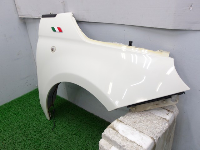【中古】中古部品 フィアット 500 31209 右ﾌﾛﾝﾄﾌｪﾝﾀﾞｰ 【3310250100-000253053510600】