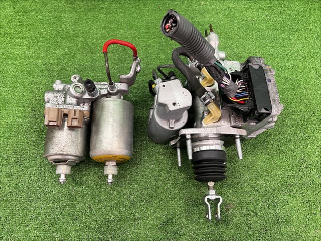【中古】中古部品 アクア NHP10 ABSｱｸﾁｭｴｰﾀｰ 【3330240100-002026500742500】