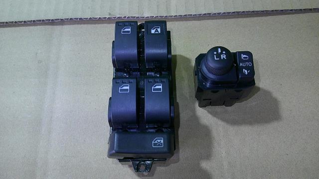【中古】中古部品 ルーミー M900A ﾊﾟﾜｰｳｲﾝﾄﾞｳｽｲｯﾁ 【3500080000-251218000661900】 4,477円
