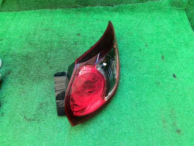 【中古】中古部品 CX-5 KE5FW 右テールランプ 【3260240000-260109000415500】