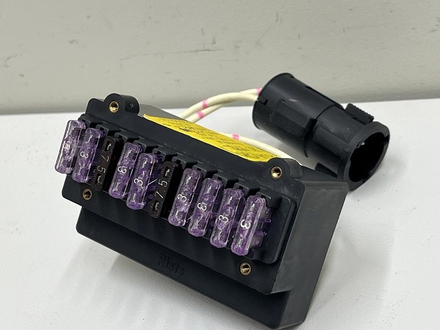 【中古】中古部品 ジャガー XJシリーズ JLD ﾋｭｰｽﾞﾎﾞｯｸｽ 【3310070100-0000Y0776267801】