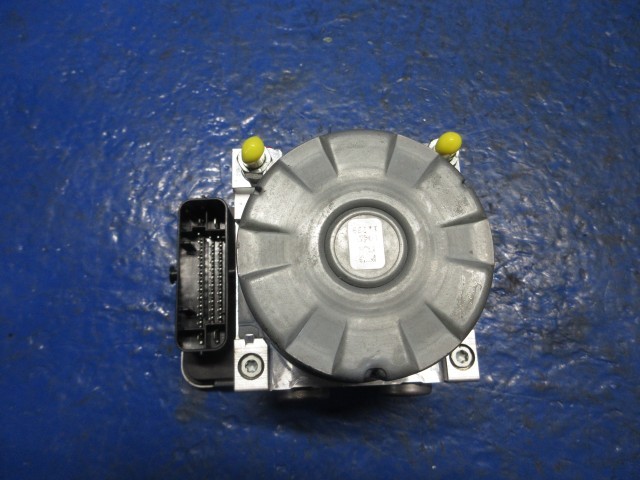 【中古】中古部品 アウトランダー GF7W ABSｱｸﾁｭｴｰﾀｰ 【3310270100-000015171642500】