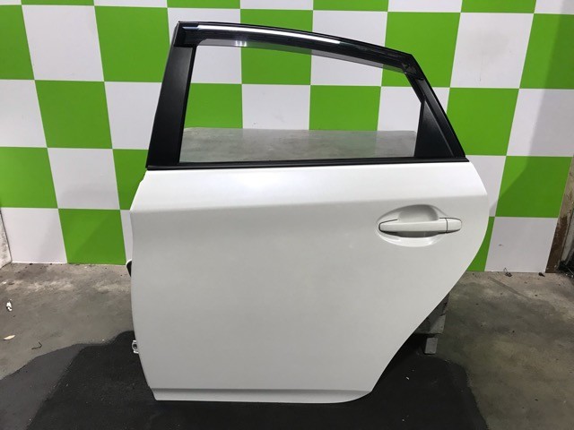 【中古】中古部品 プリウス ZVW30 左ﾘｱﾄﾞｱ 【3330530100-000005495613400】