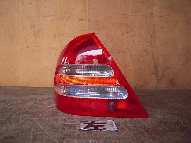 【中古】中古部品 ベンツ Cクラス 203046 左ﾃｰﾙﾗﾝﾌﾟ 【3310050100-001050378415600】