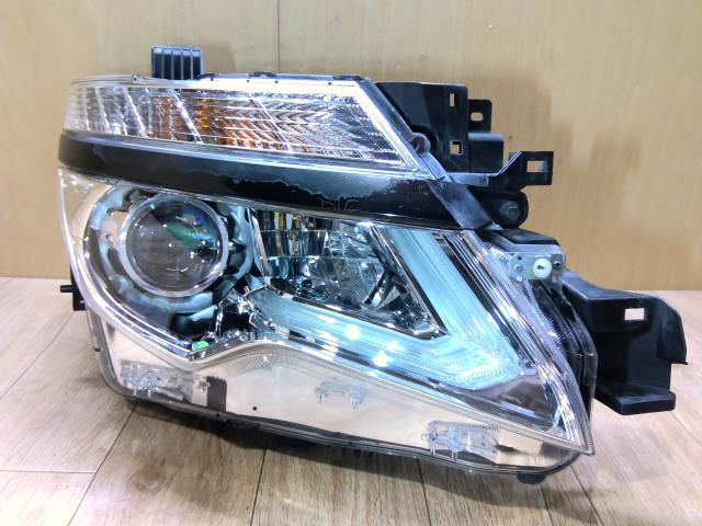 【中古】中古部品 エルグランド TE52 右ヘッドランプ 【3310390100-260109000310800】|e-cleマート