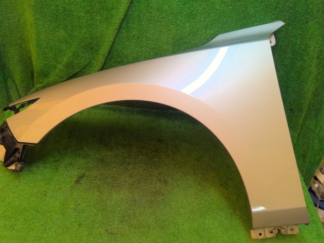 【中古】中古部品 ＭＡＺＤＡ３ BP5P 左ﾌﾛﾝﾄﾌｪﾝﾀﾞｰ 【3260240000-260116000110700】