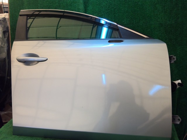 【中古】中古部品 ＭＡＺＤＡ３ BP5P 右ﾌﾛﾝﾄﾄﾞｱ 【3260240000-260116000113100】