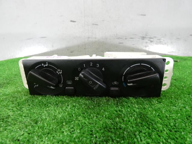 【中古】中古部品 タウンボックス U62W A/Cｽｲｯﾁﾊﾟﾈﾙ 【3260250000-000025195060900】