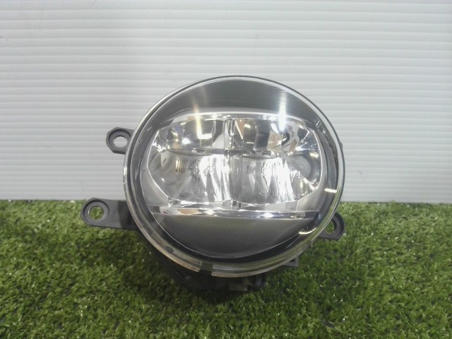 【中古】中古部品 クラウン GRS210 右ﾌｫｸﾞﾗﾝﾌﾟ 【3310090100-202601022610850】